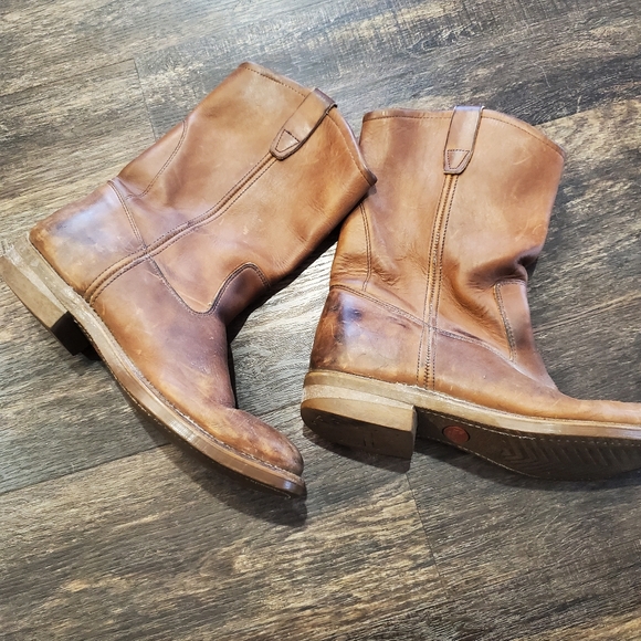 Size 12/13 Wolverine Boots Oil Resistant - Picture 2 of 11